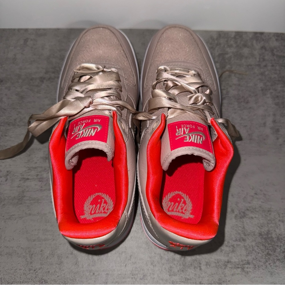 Nike Air Force 1 '07 'Fossil Stone Laser Crimson' - Size 6 in Women’s - Picture 5 of 8